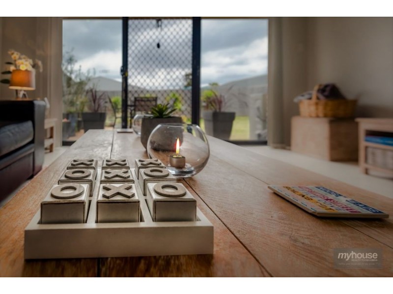 2/12 Esmeralda Street, Cambooya QLD 4358