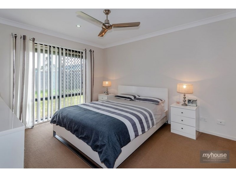 2/12 Esmeralda Street, Cambooya QLD 4358