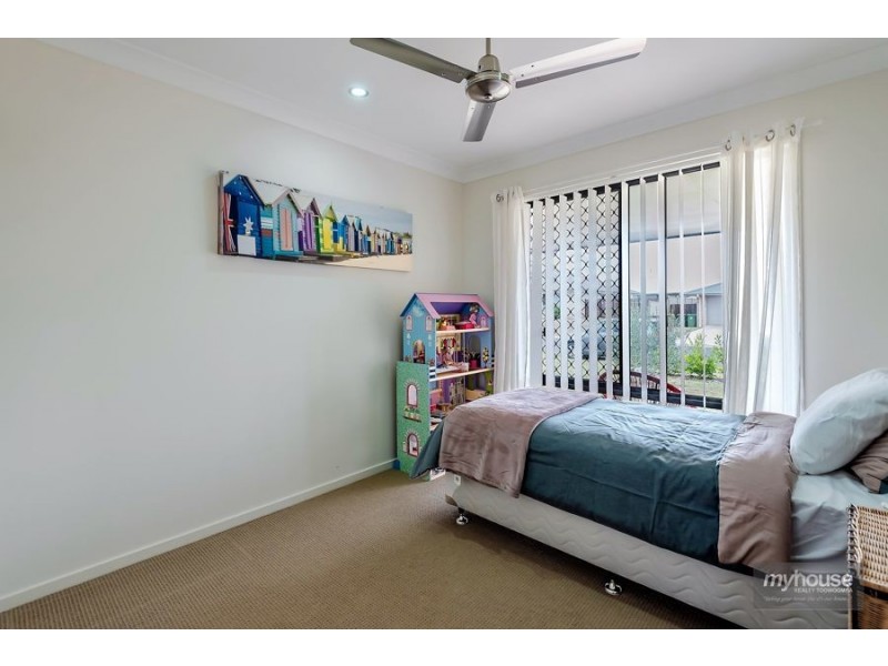 2/12 Esmeralda Street, Cambooya QLD 4358