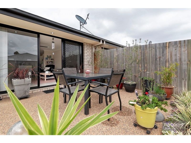 2/12 Esmeralda Street, Cambooya QLD 4358