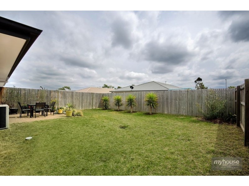 2/12 Esmeralda Street, Cambooya QLD 4358