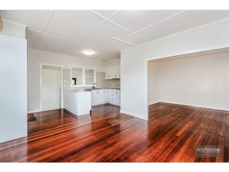 24 Loch Street, Centenary Heights QLD 4350