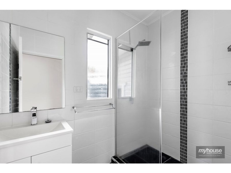24 Loch Street, Centenary Heights QLD 4350
