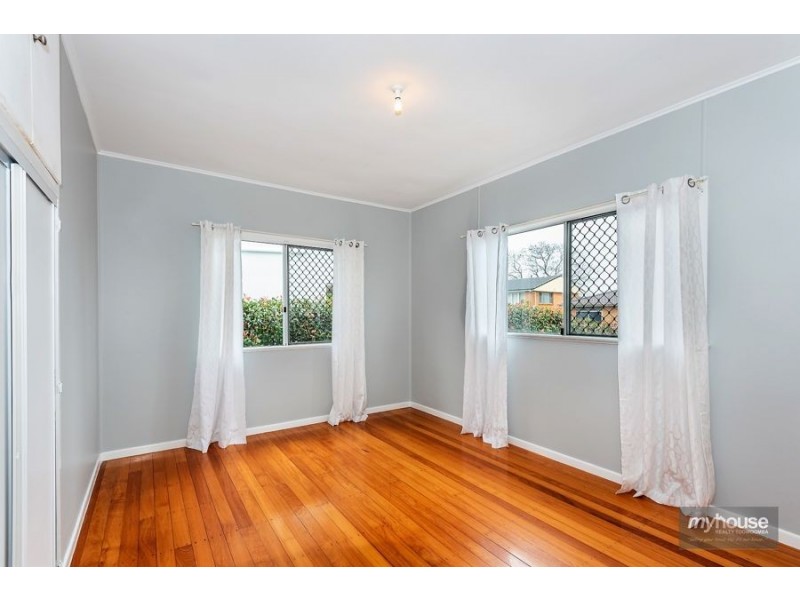 24 Loch Street, Centenary Heights QLD 4350