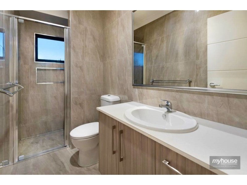 1/192a South Street, Centenary Heights QLD 4350