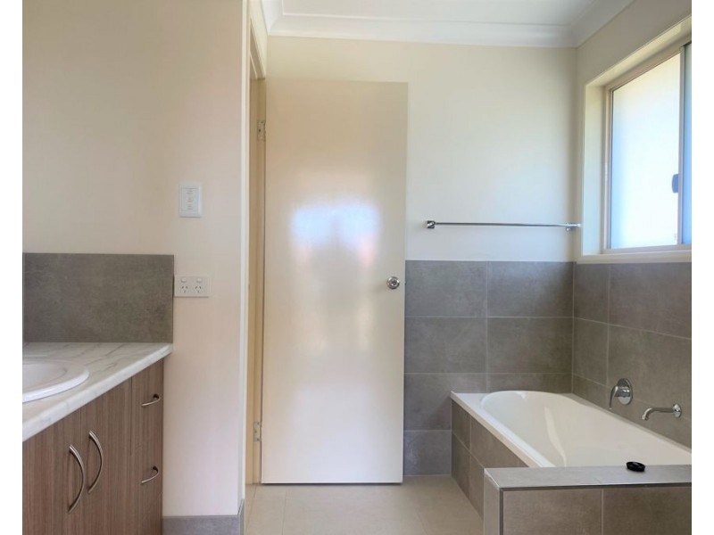 12 Quinlan Court, Darling Heights QLD 4350