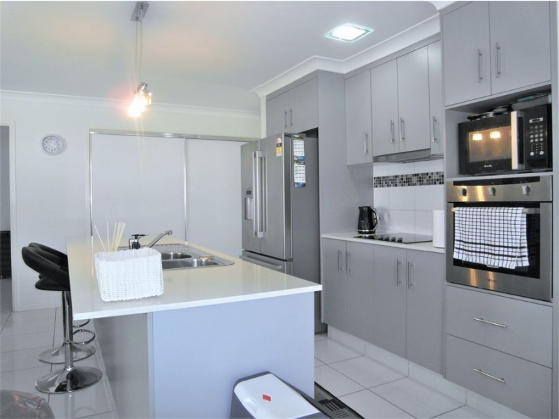 10 Opal Street, Glenvale QLD 4350