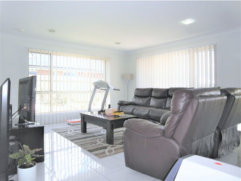 10 Opal Street, Glenvale QLD 4350