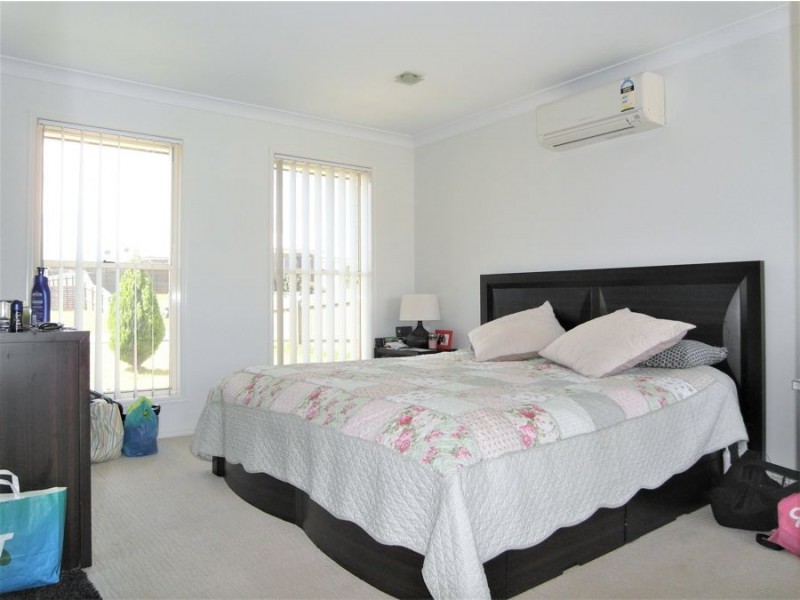 10 Opal Street, Glenvale QLD 4350