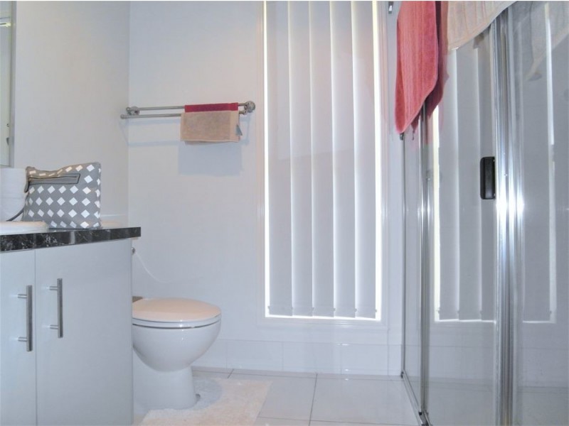 10 Opal Street, Glenvale QLD 4350