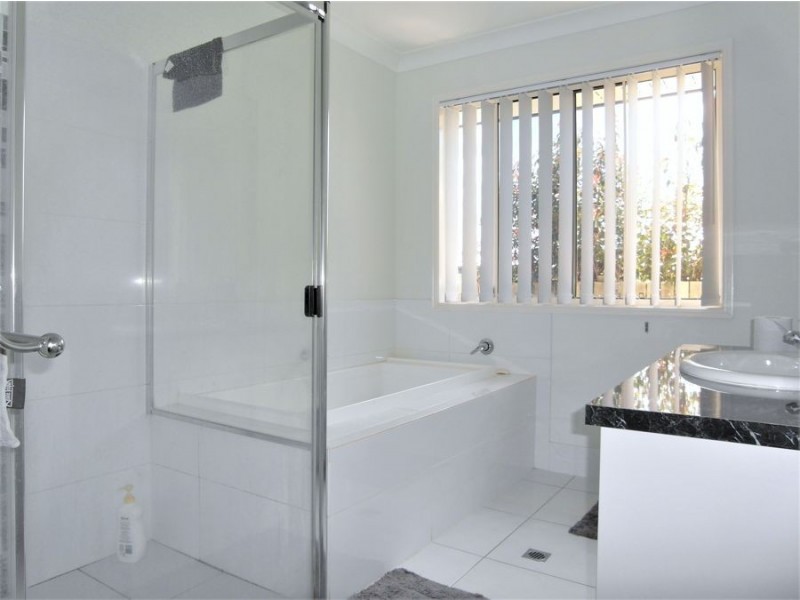 10 Opal Street, Glenvale QLD 4350