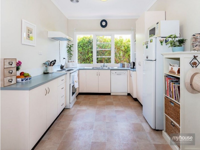 55 Leichhardt Street, Centenary Heights QLD 4350
