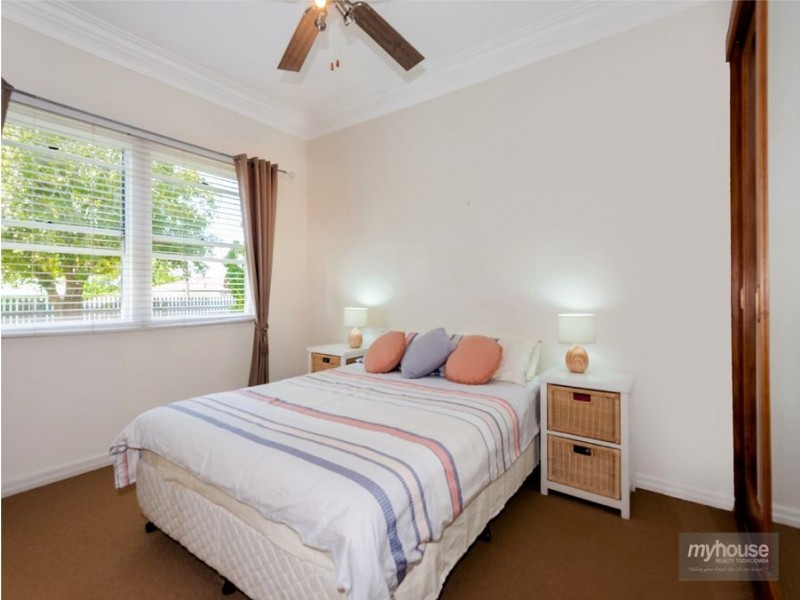 55 Leichhardt Street, Centenary Heights QLD 4350