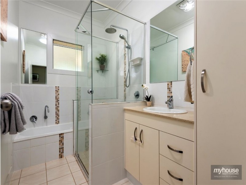 55 Leichhardt Street, Centenary Heights QLD 4350