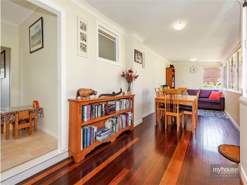 55 Leichhardt Street, Centenary Heights QLD 4350