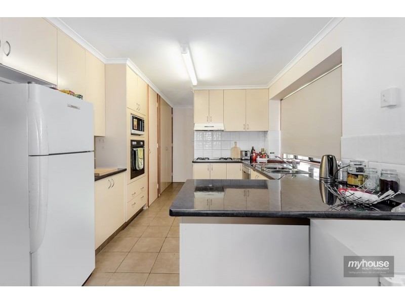 1 Mollison Court, Wilsonton QLD 4350