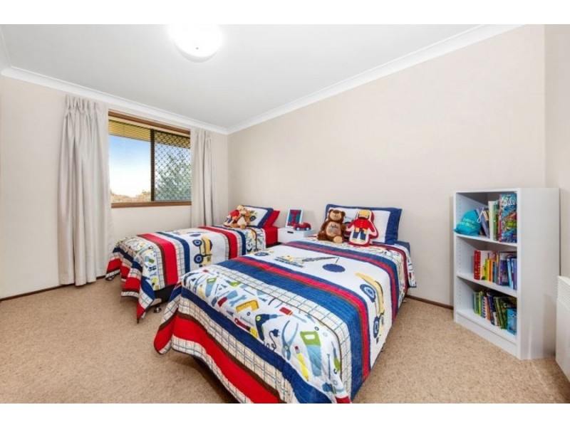 40 Hinkler Crescent, Wilsonton QLD 4350