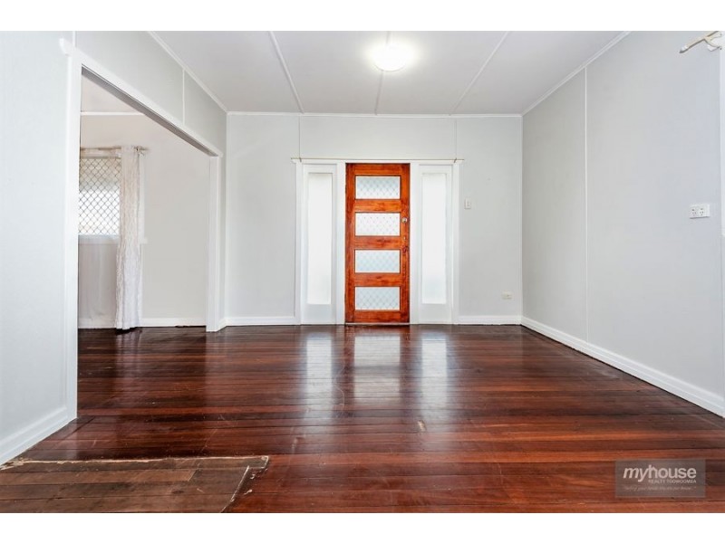 24 Loch Street, Centenary Heights QLD 4350