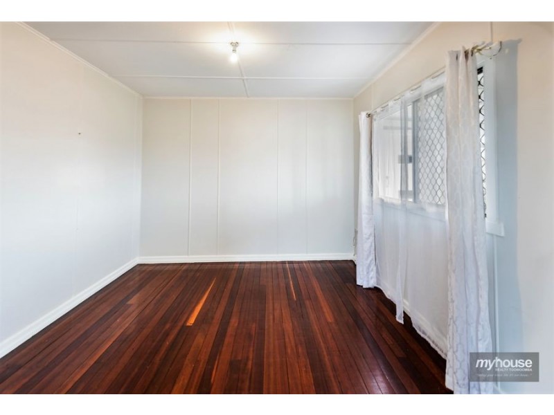 24 Loch Street, Centenary Heights QLD 4350