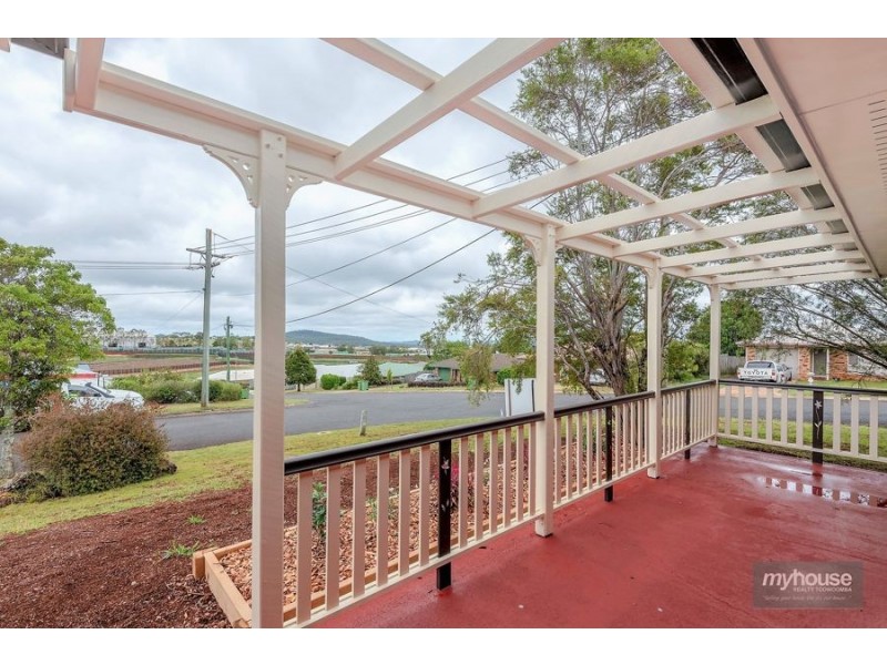 25 Melway Crescent, Harristown QLD 4350