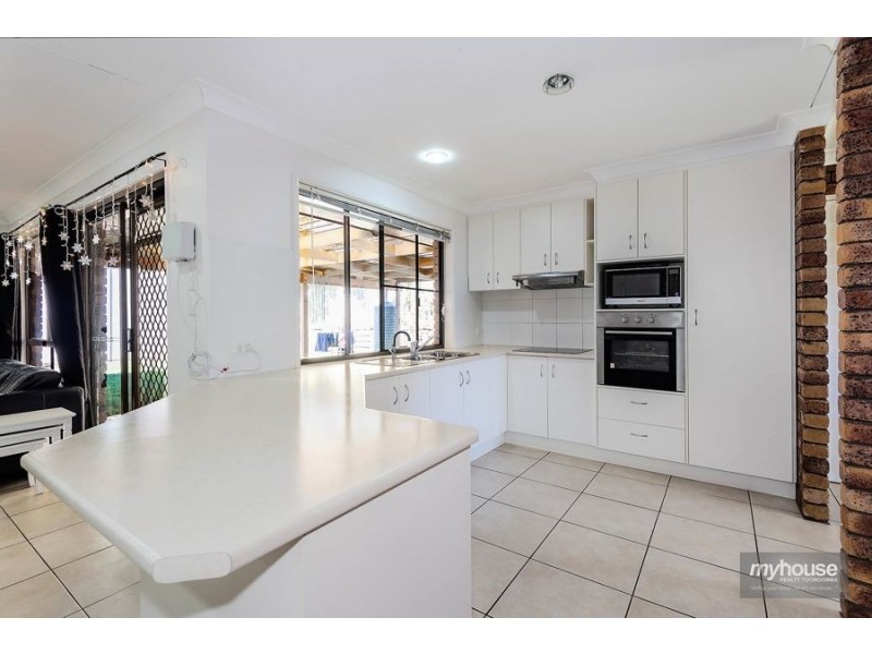 11 Hanna Court, Kearneys Spring QLD 4350
