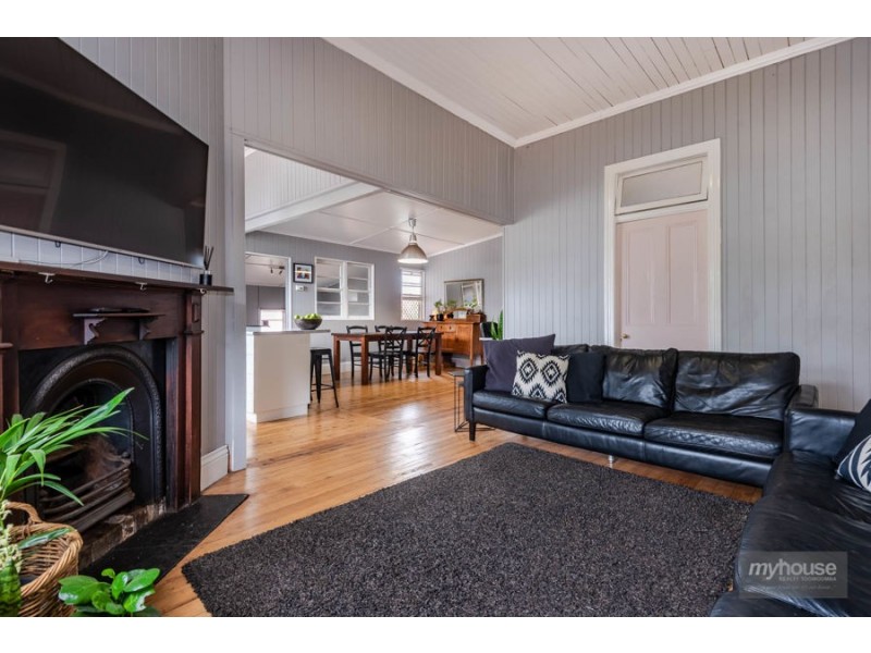 33 Gladstone Street, Newtown QLD 4350