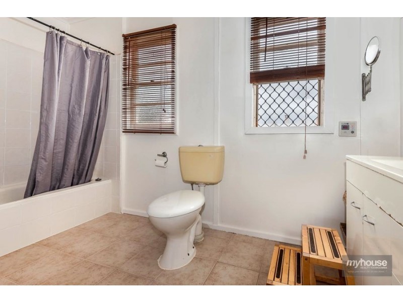 33 Gladstone Street, Newtown QLD 4350