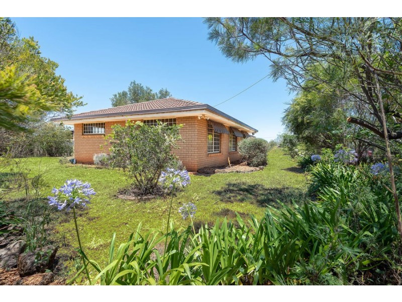 2 Chardonnay Street, Wilsonton Heights QLD 4350