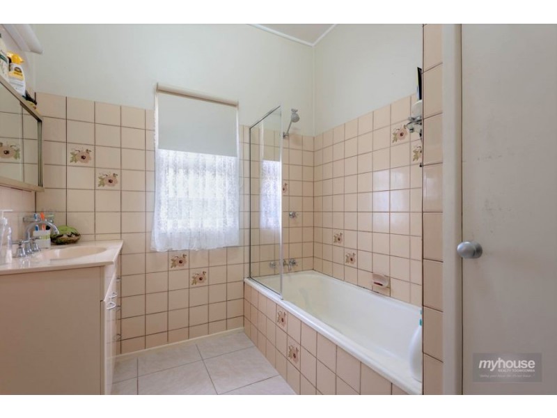 301 Tor Street, Wilsonton QLD 4350