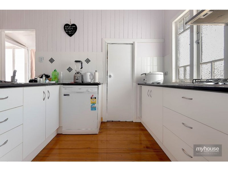 30a Anzac Avenue, Newtown QLD 4350