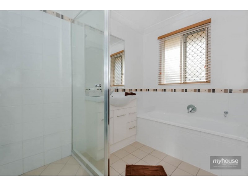 34 Wareena Crescent, Glenvale QLD 4350