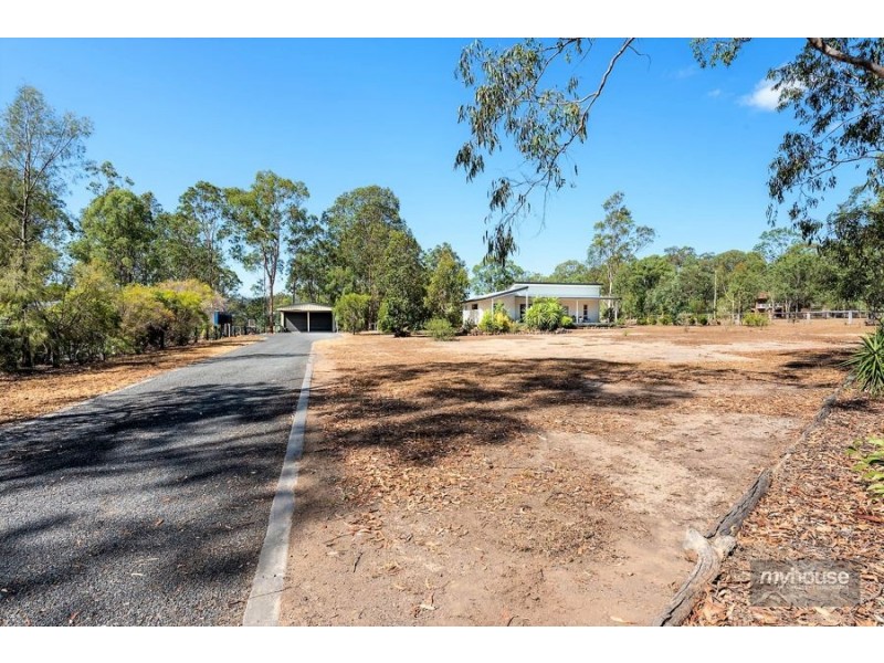 8 Glencoe Road, Withcott QLD 4352