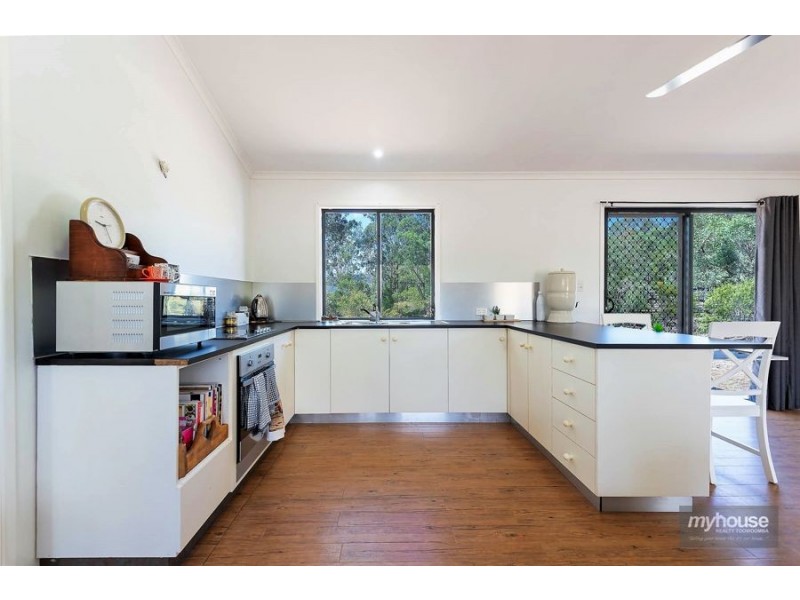8 Glencoe Road, Withcott QLD 4352