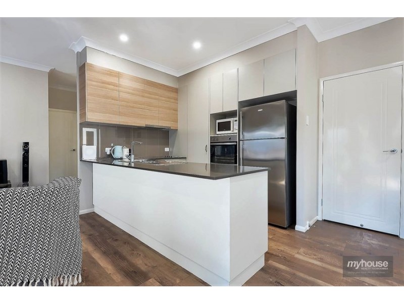 1/124c Holberton Street, Newtown QLD 4350