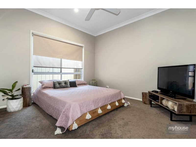 1/124c Holberton Street, Newtown QLD 4350