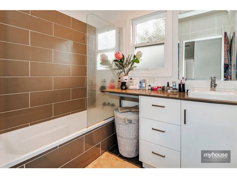 7 Drayton Road, Harristown QLD 4350