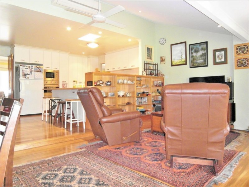 8 Cooloola Drive, Rangeville QLD 4350