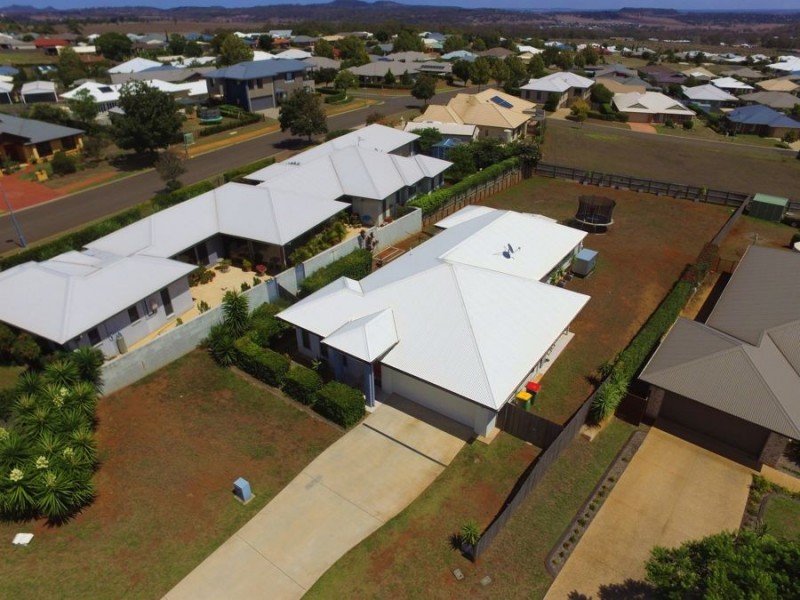 1 Honeyeater Drive, Highfields QLD 4352