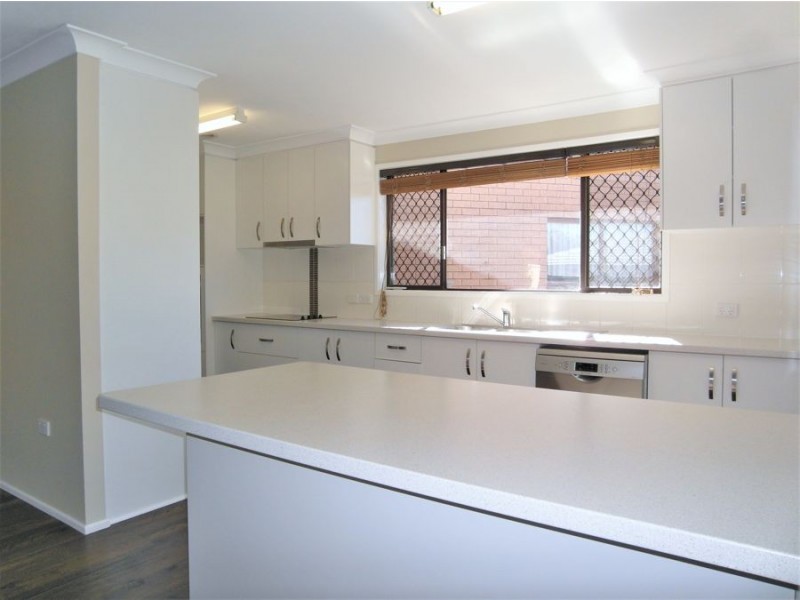 16 Hazel Street, Centenary Heights QLD 4350