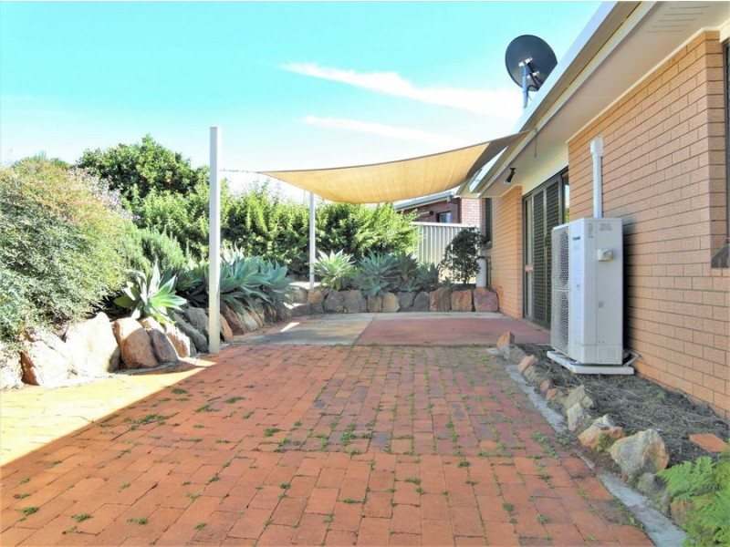 16 Hazel Street, Centenary Heights QLD 4350