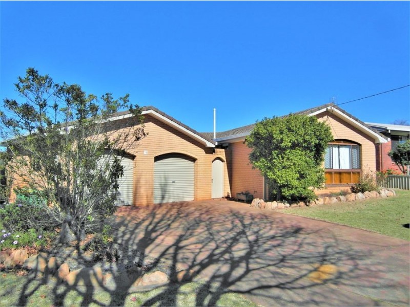16 Hazel Street, Centenary Heights QLD 4350
