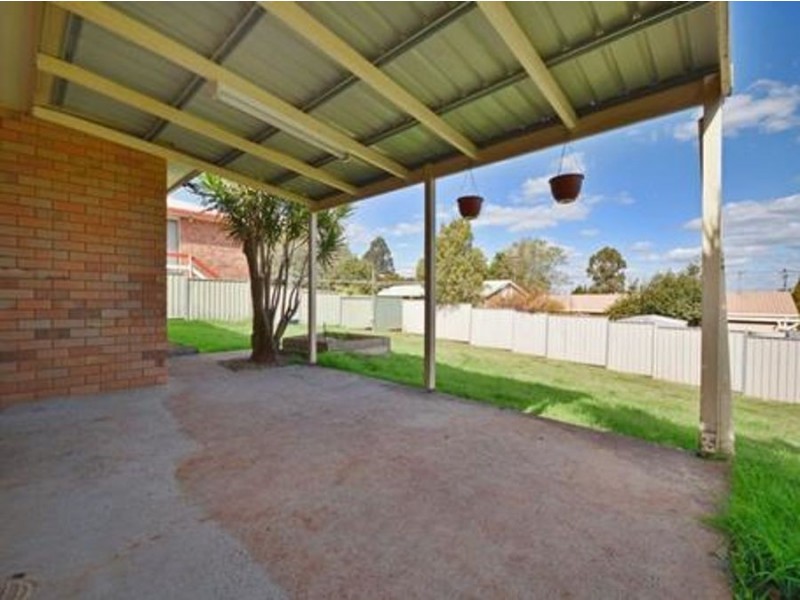 8 Bhutan Court, Newtown QLD 4350