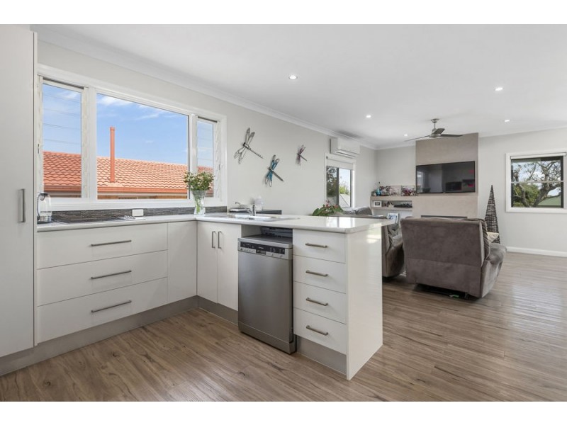 44 Llewellyn Street, Centenary Heights QLD 4350