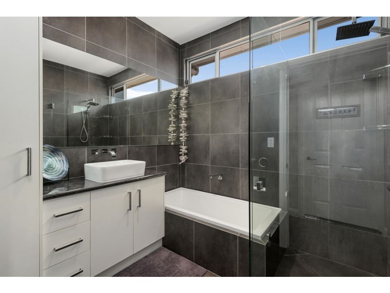 44 Llewellyn Street, Centenary Heights QLD 4350