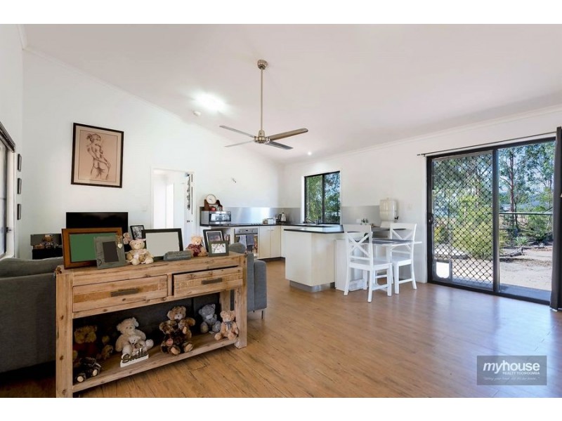 8 Glencoe Road, Withcott QLD 4352