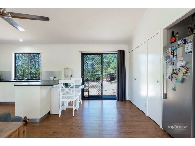 8 Glencoe Road, Withcott QLD 4352
