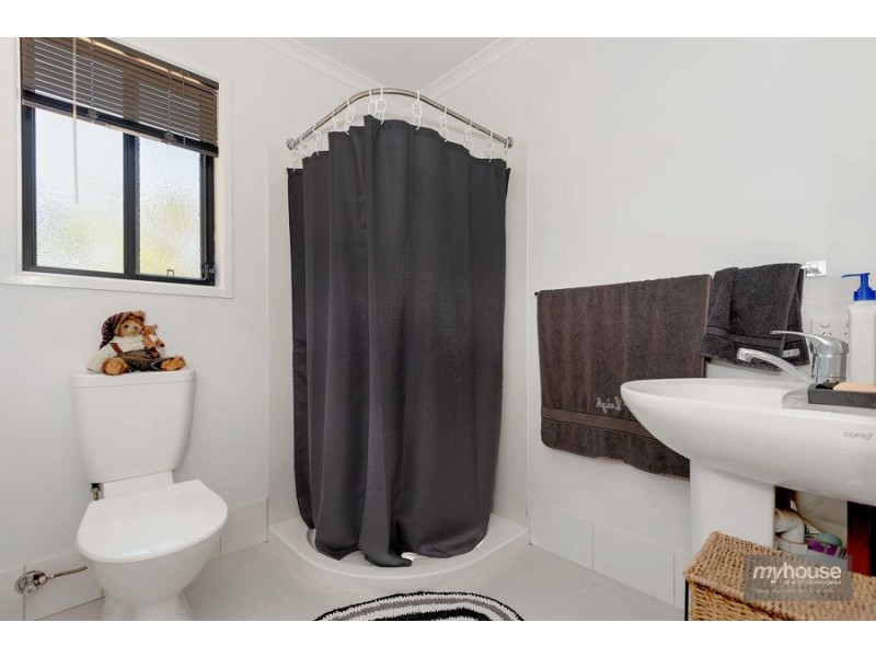 8 Glencoe Road, Withcott QLD 4352