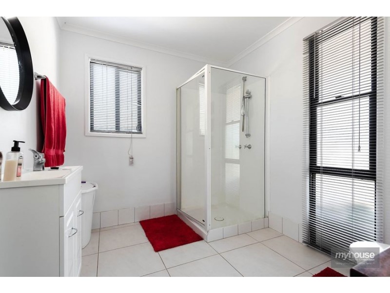 8 Glencoe Road, Withcott QLD 4352