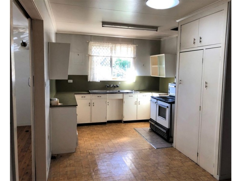 292 Tor Street, Rockville QLD 4350