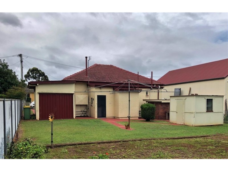 12 Betty Street, Newtown QLD 4350